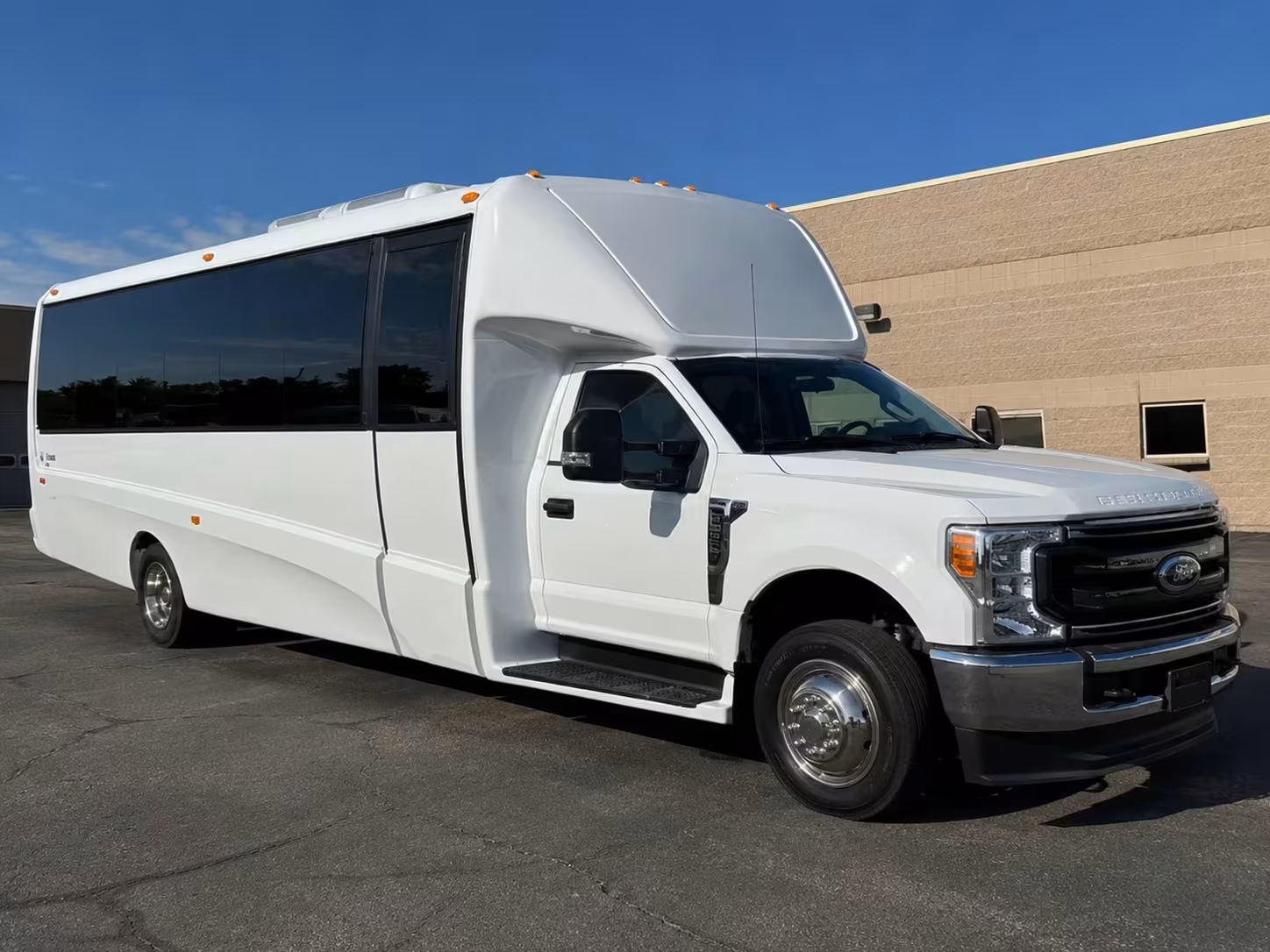 mission viejo minibus rentals for the observatory and house of blues